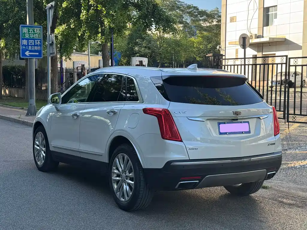 Cadillac XT5 2017 — фото 25