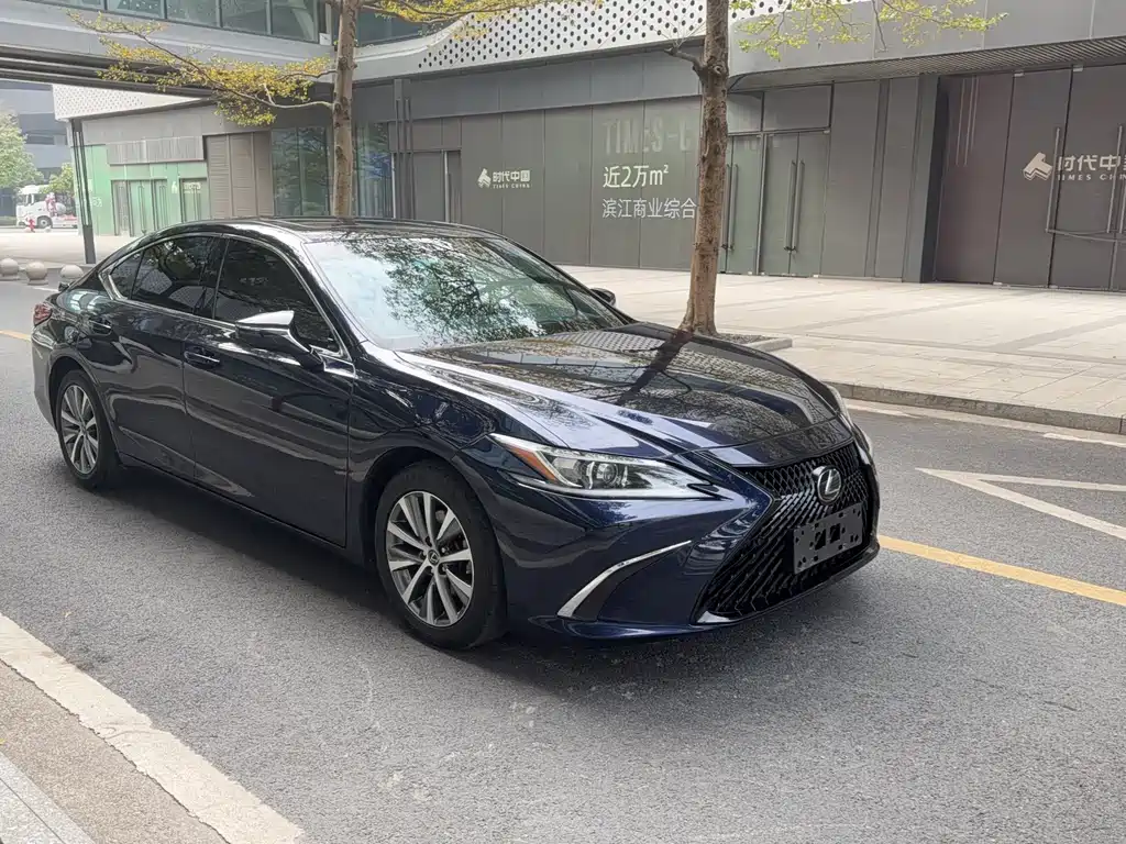 Lexus ES 2019 — фото 2