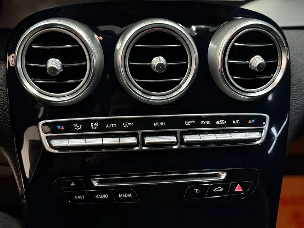 Mercedes-Benz GLC 2016 — фото 18