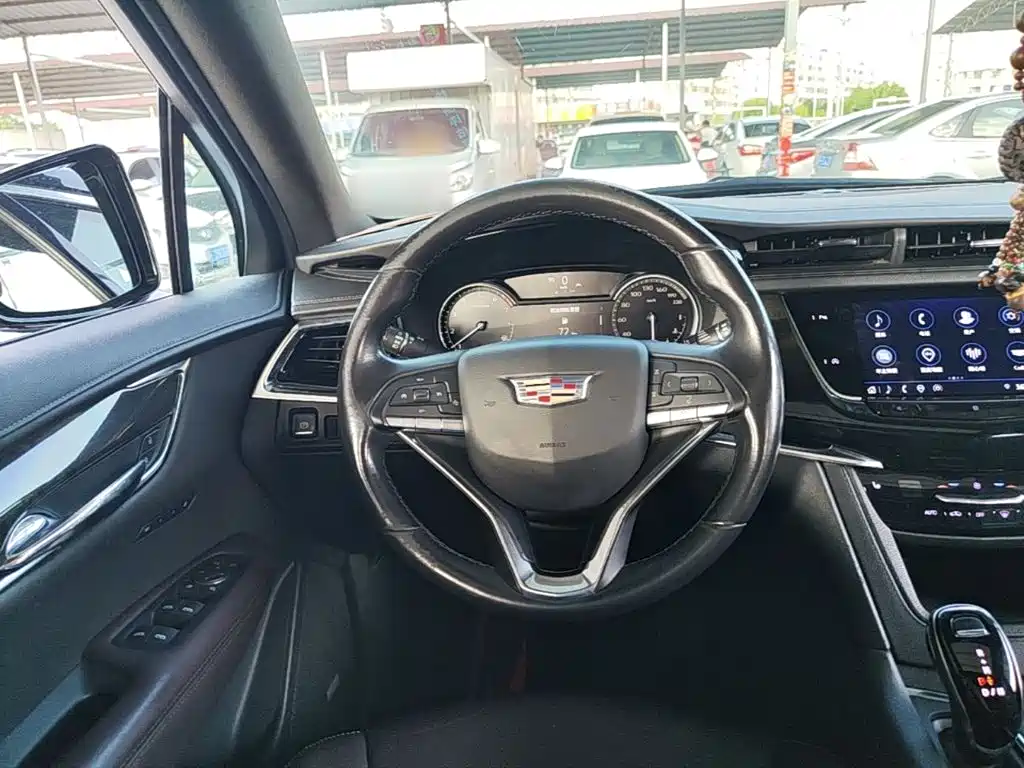 Cadillac XT6 2021 — фото 11