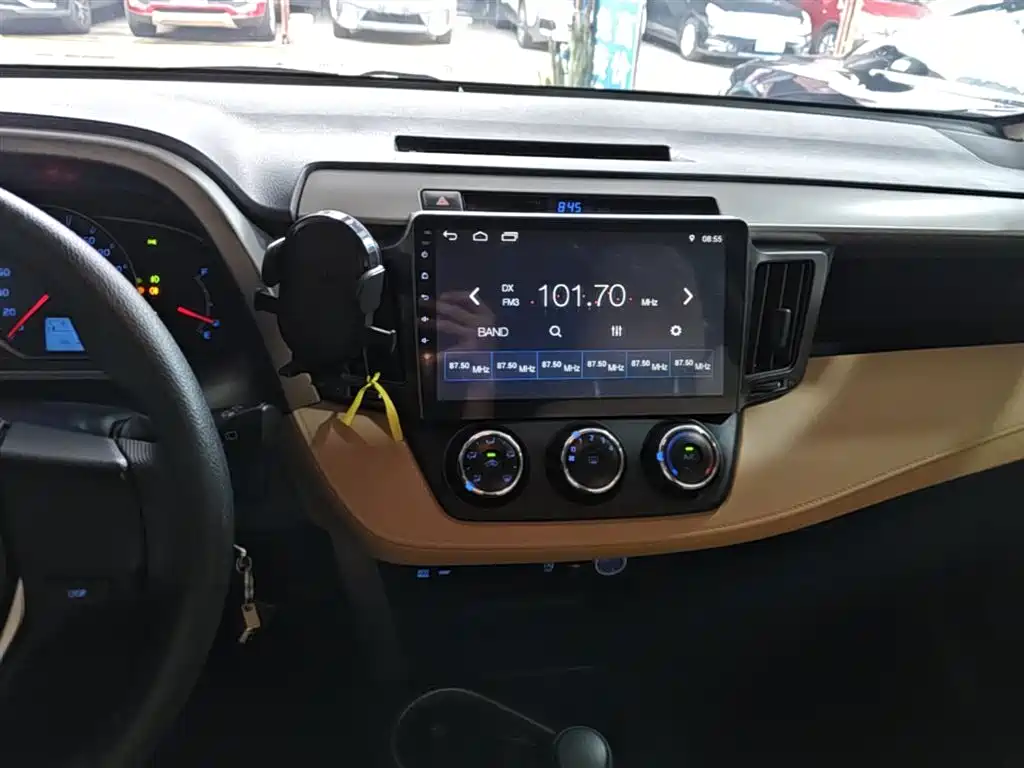 Toyota RAV4 2018 — фото 13