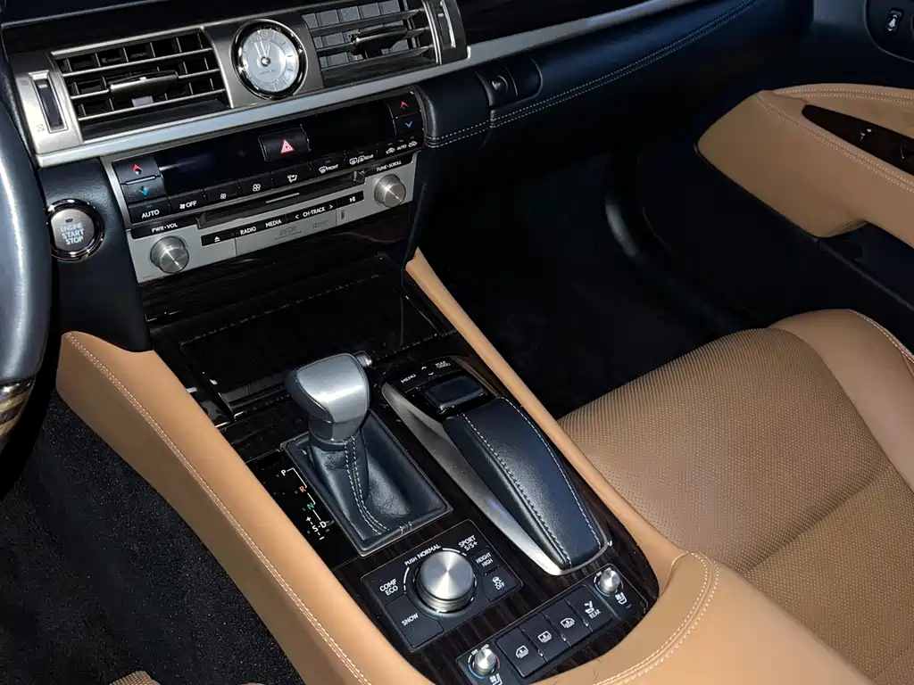 Lexus LS 2015 — фото 12
