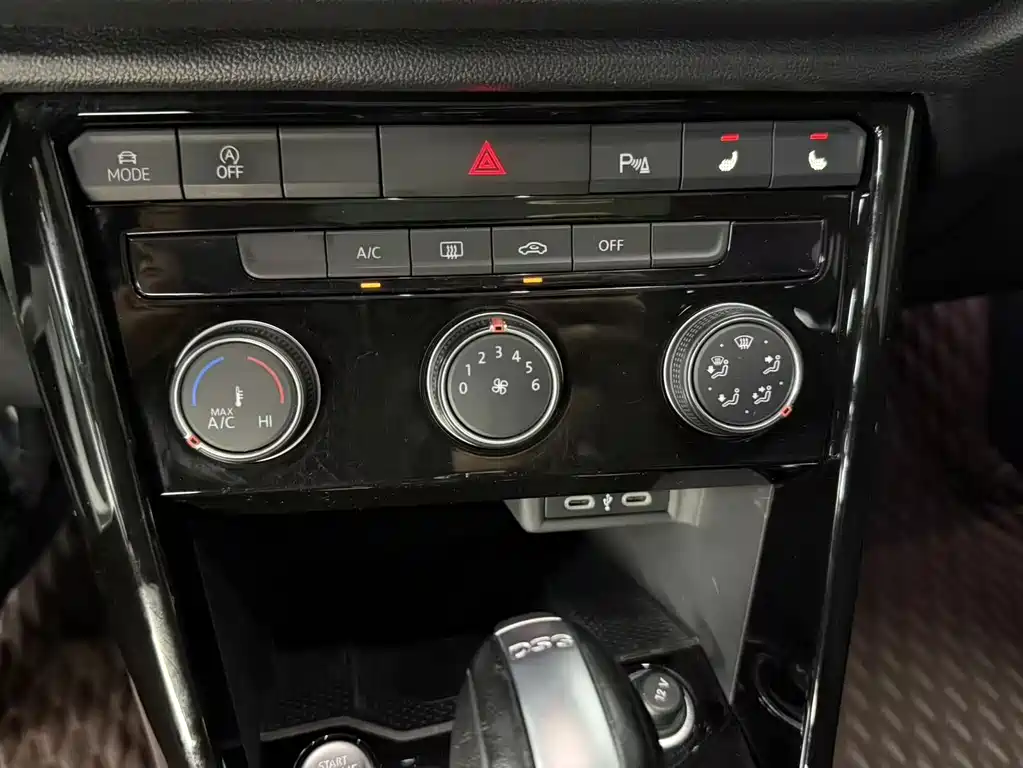 Volkswagen T-Roc 2022 — фото 15