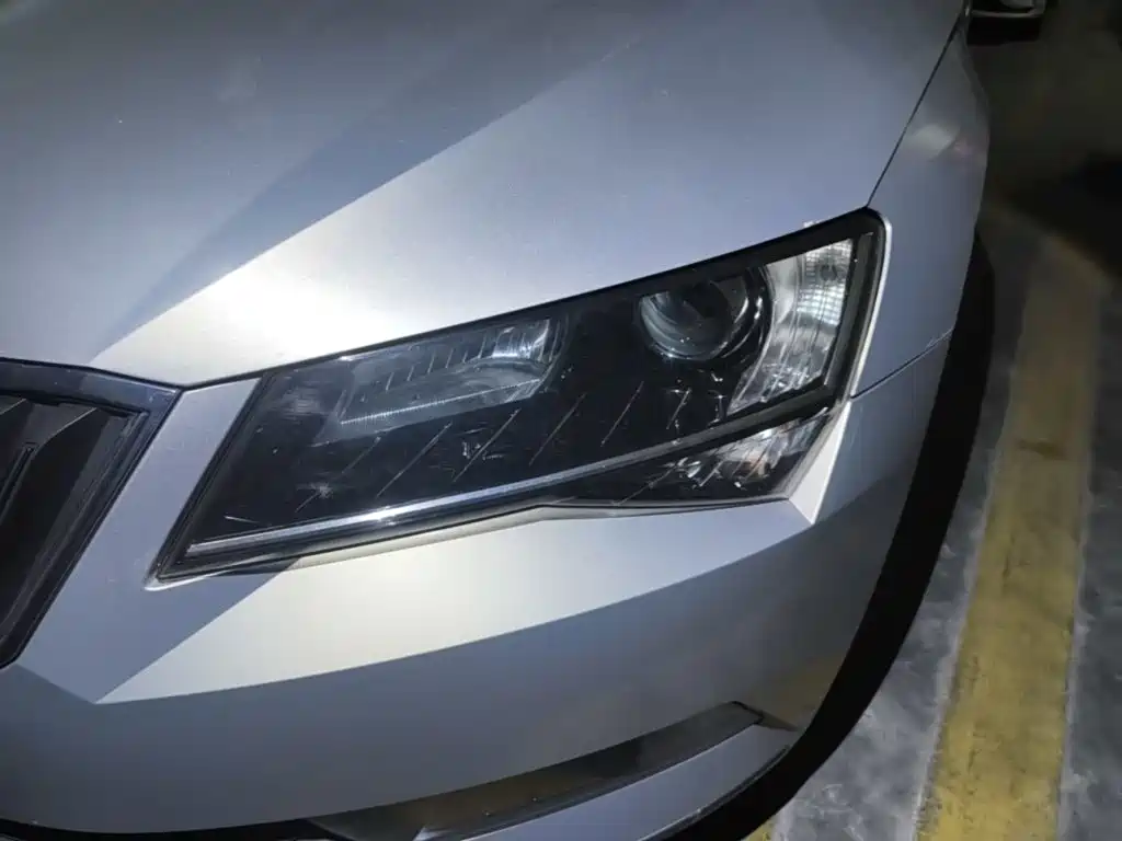 Skoda Superb 2018 — фото 24