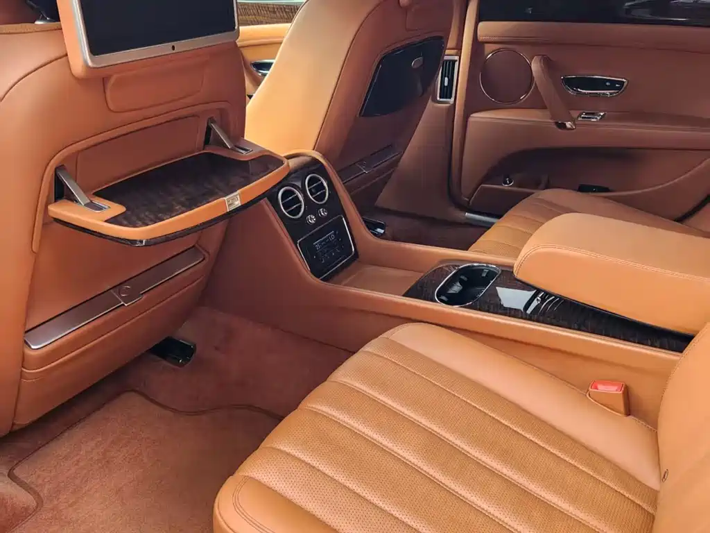 Bentley Flying Spur 2017 — фото 9