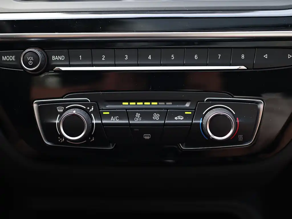 BMW 1 Series 2018 — фото 20