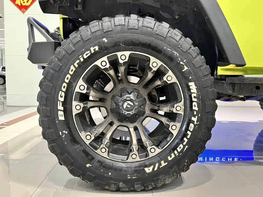 Jeep Wrangler 2016 — фото 9