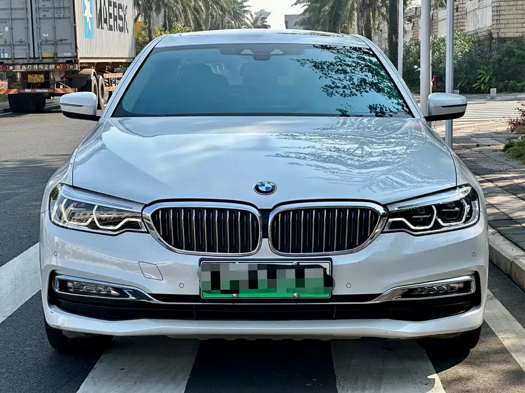BMW 5 Series New Energy 2019 — фото 2