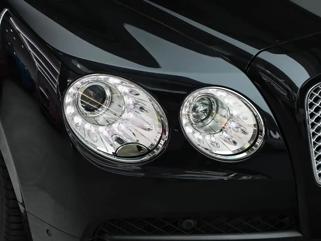 Bentley Flying Spur 2018 — фото 14