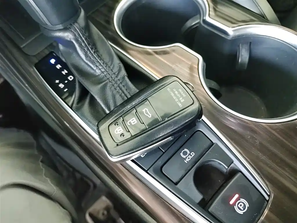 Toyota Camry 2020 — фото 17