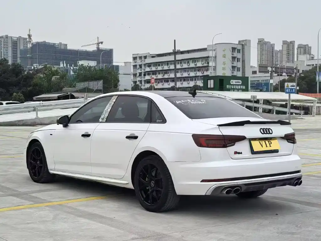 Audi A4L 2018