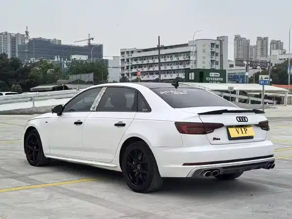 Audi A4L 2018