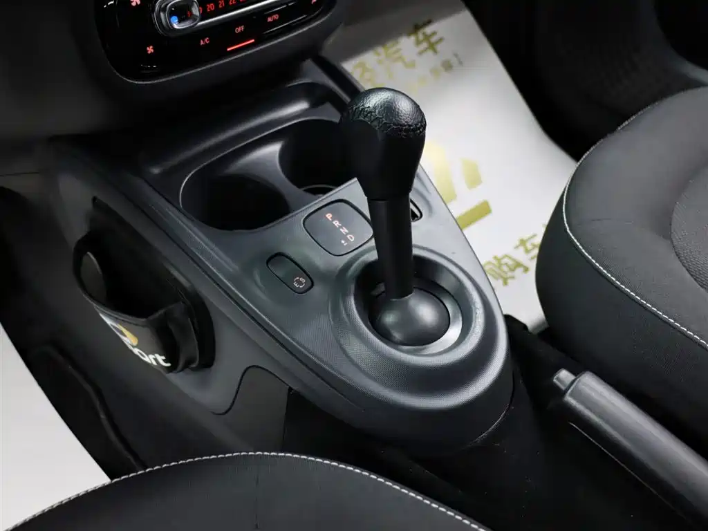 smart Fortwo 2018 — фото 12