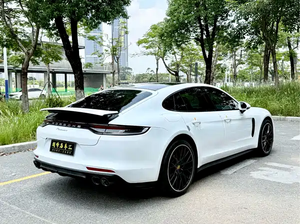 Porsche Panamera 2023