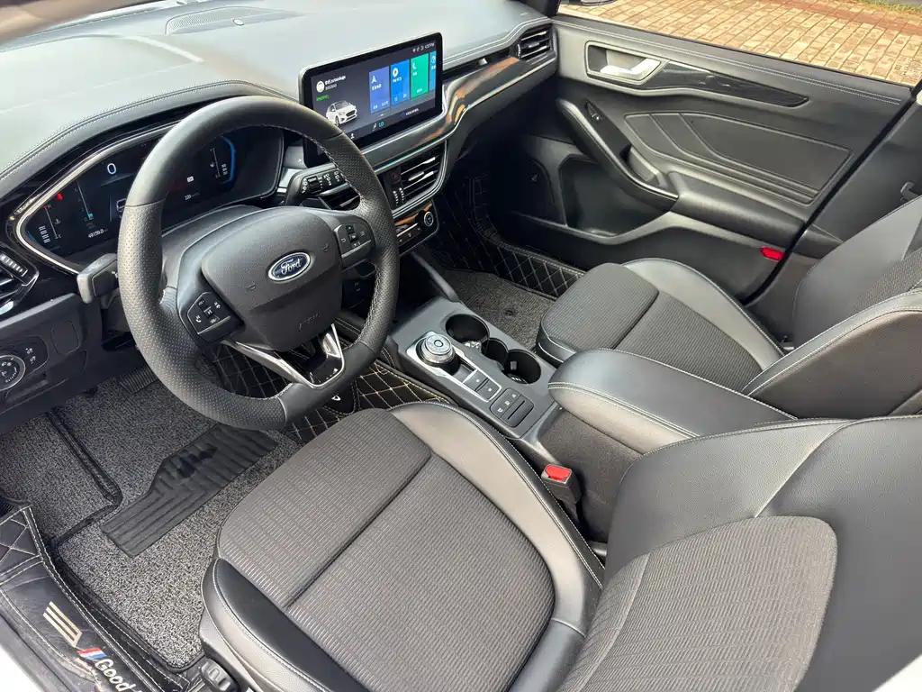 Ford Focus 2022 — фото 12