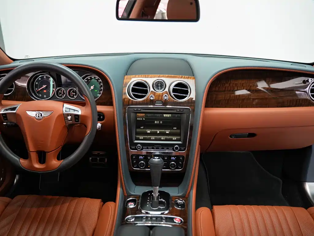 Bentley Flying Spur 2018 — фото 9