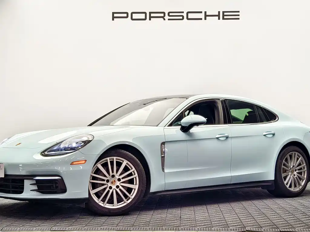 Porsche Panamera 2018 — фото 1