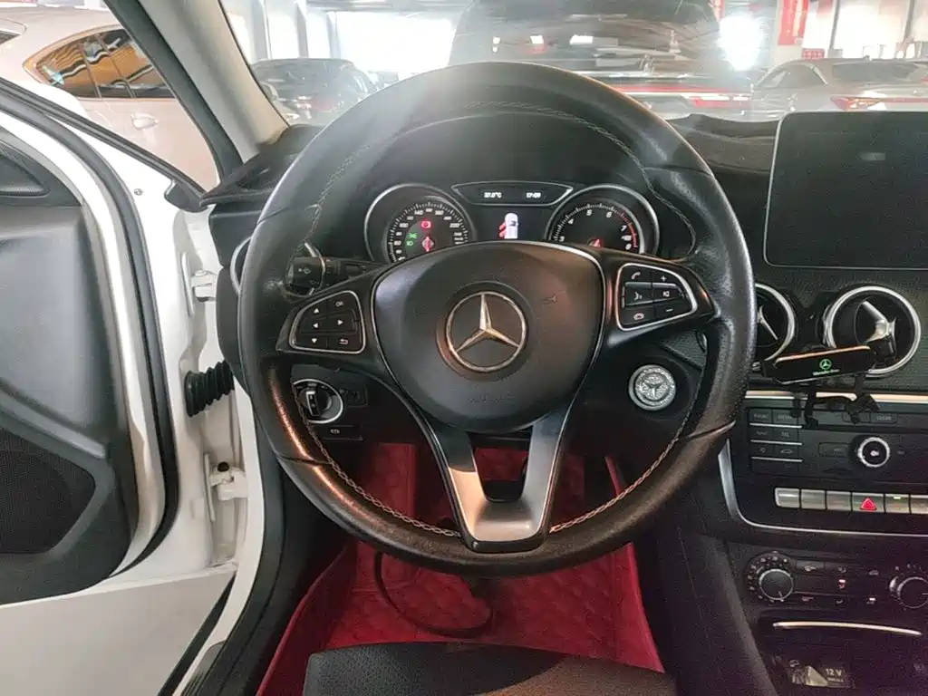 Mercedes-Benz GLA 2017 — фото 11