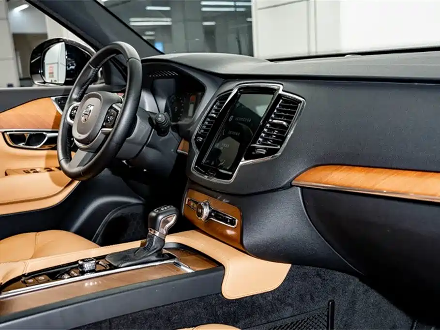 Volvo XC90 2019 — фото 19