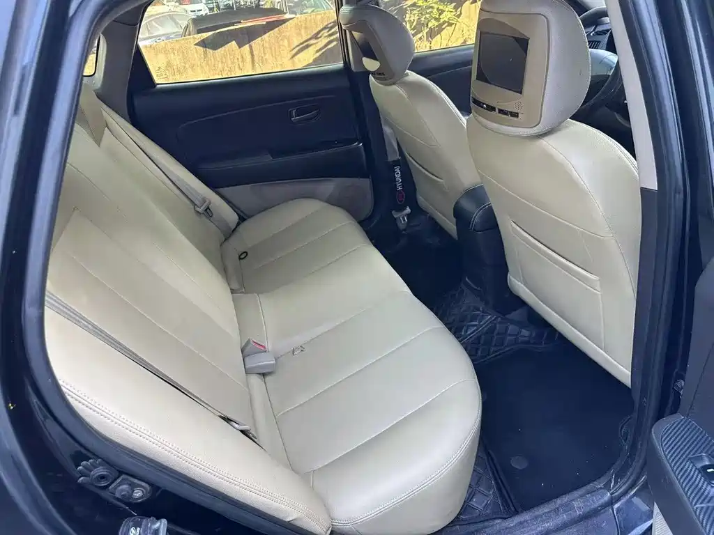 Hyundai Elantra 2012