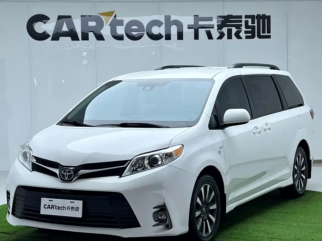 Toyota Sienna 2019 — фото 1