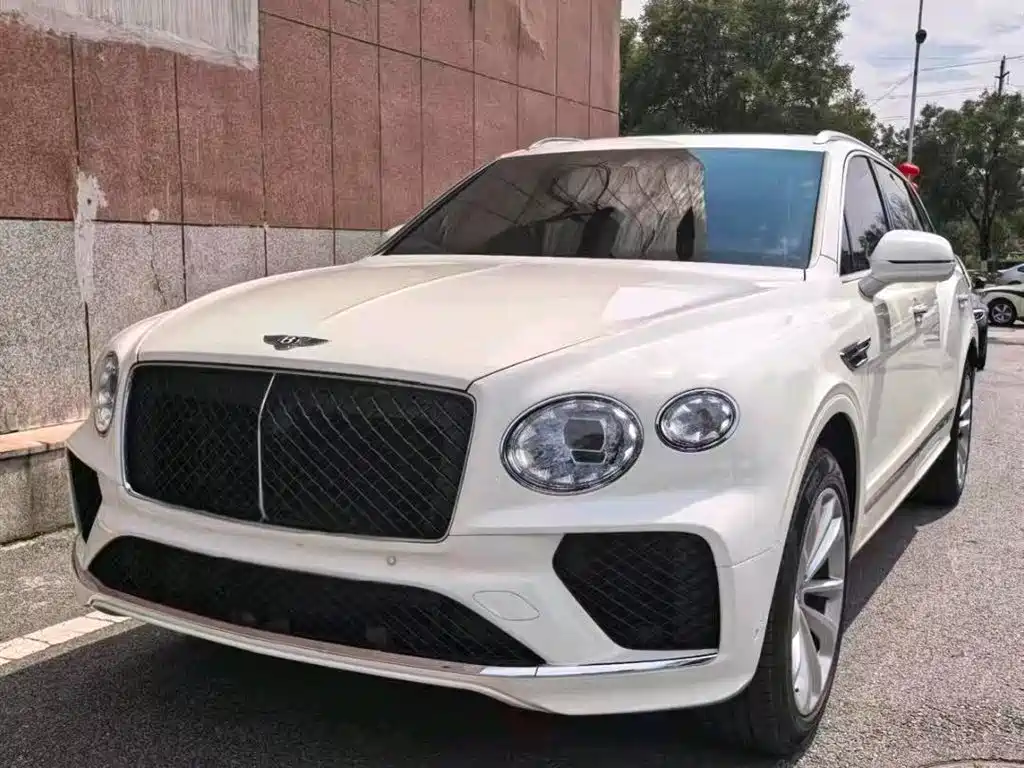 Bentley Bentayga 2024 — фото 1