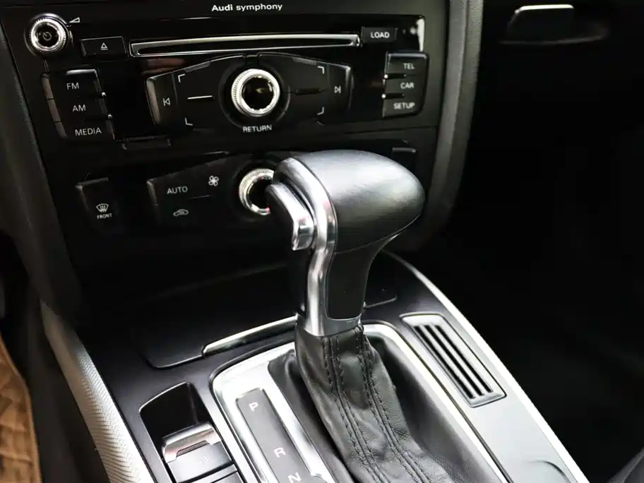 Audi A4L 2014 — фото 10