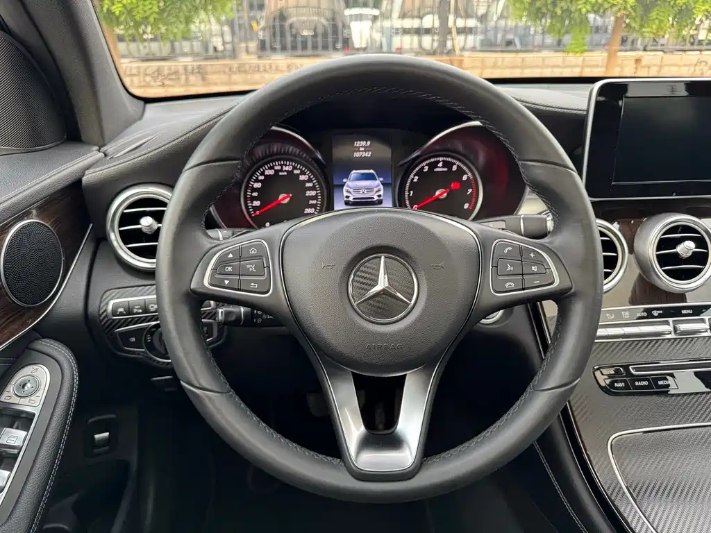 Mercedes-Benz GLC 2016 — фото 12