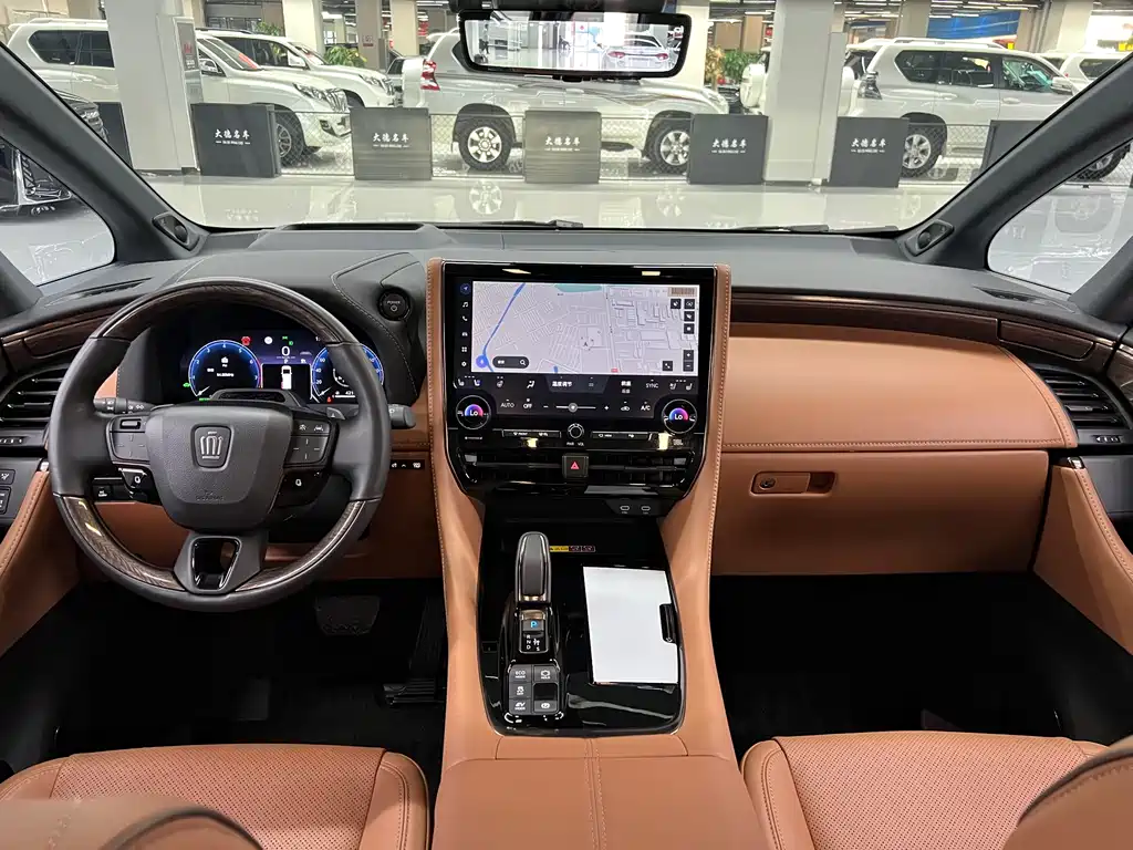 Toyota Vellfire 2023 — фото 17