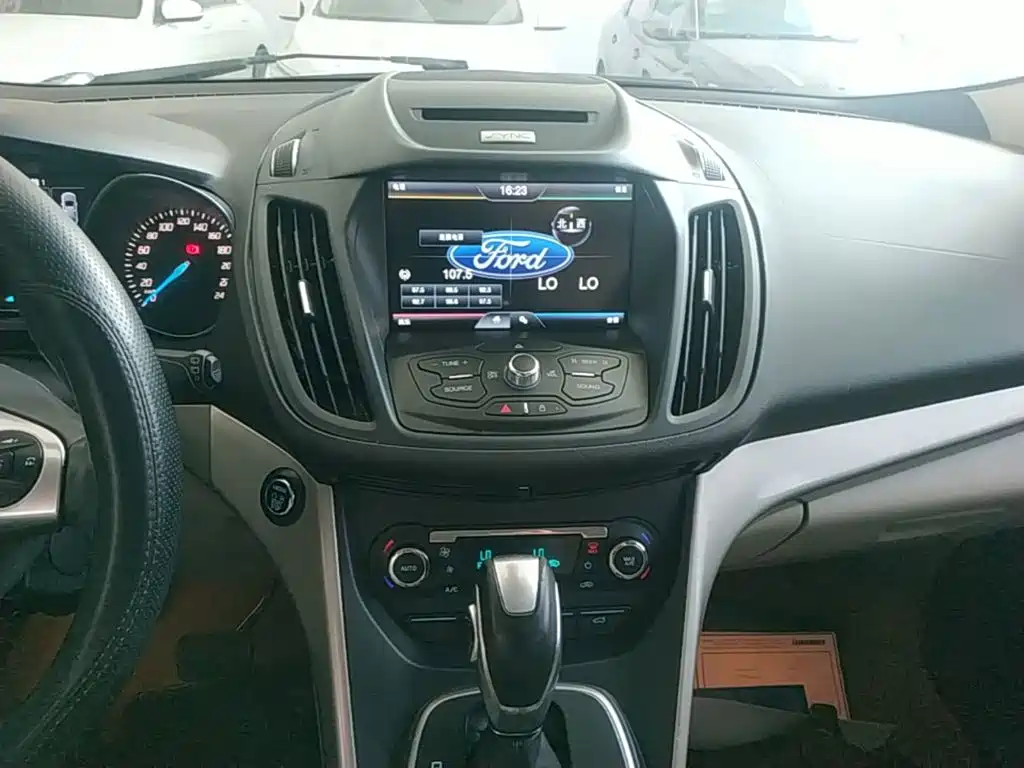 Ford Kuga 2016 — фото 13