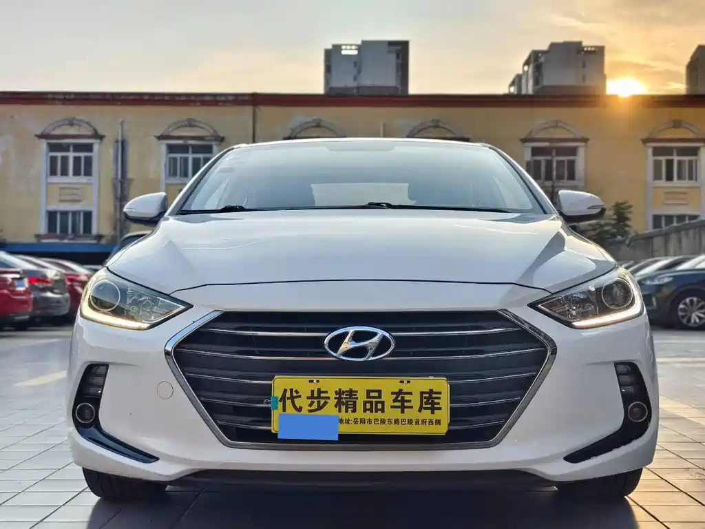 Hyundai Elantra 2017 — фото 2