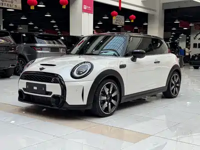 MINI MINI 2023