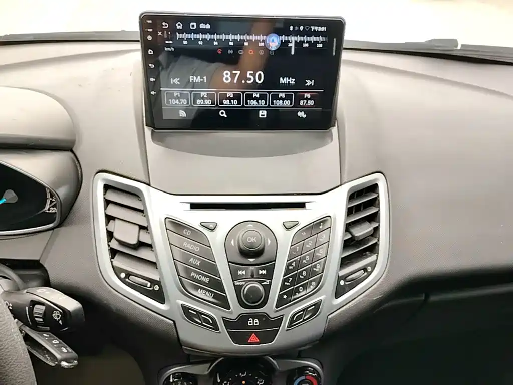 Ford Fiesta 2015 — фото 13