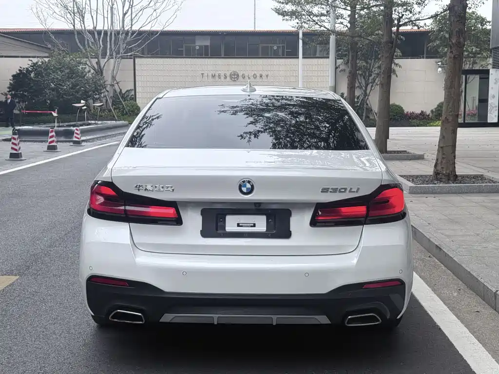 BMW 5 Series 2023 — фото 13