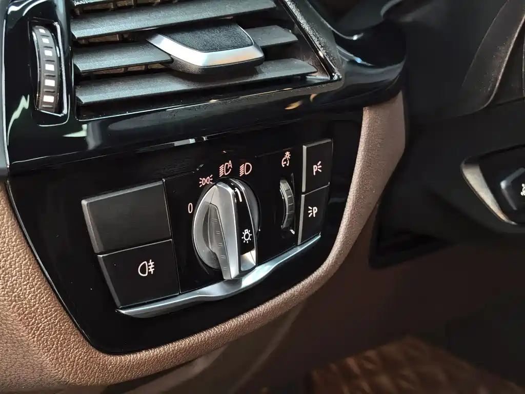 BMW 5 Series 2022 — фото 19