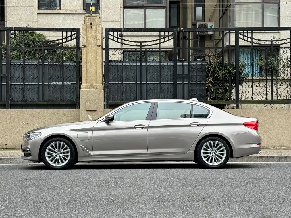 BMW 5 Series New Energy 2020 — фото 2