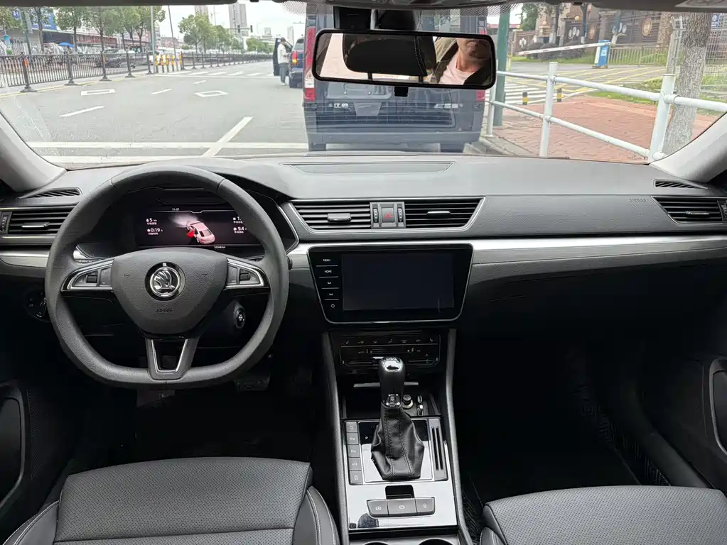 Skoda Superb 2023