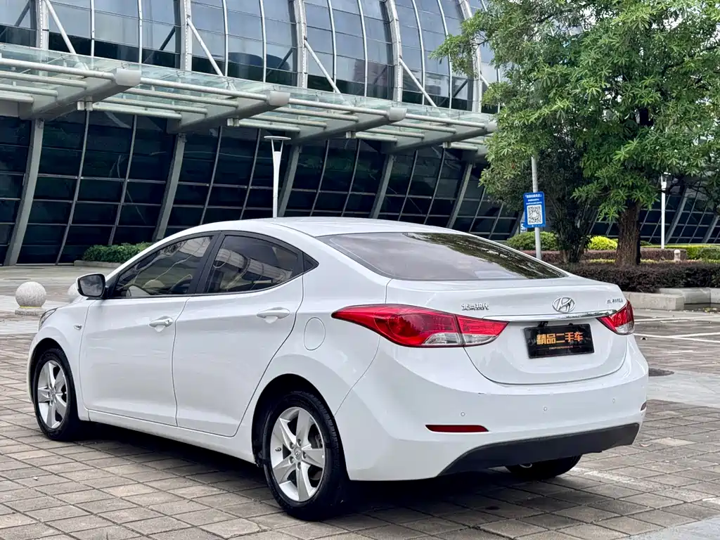 Hyundai Elantra 2014 — фото 20