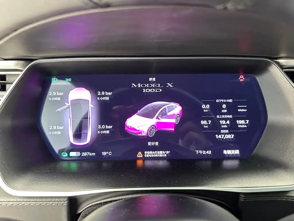 Tesla Model X 2017 — фото 35