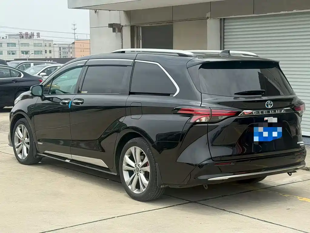Toyota Sienna 2023 — фото 4