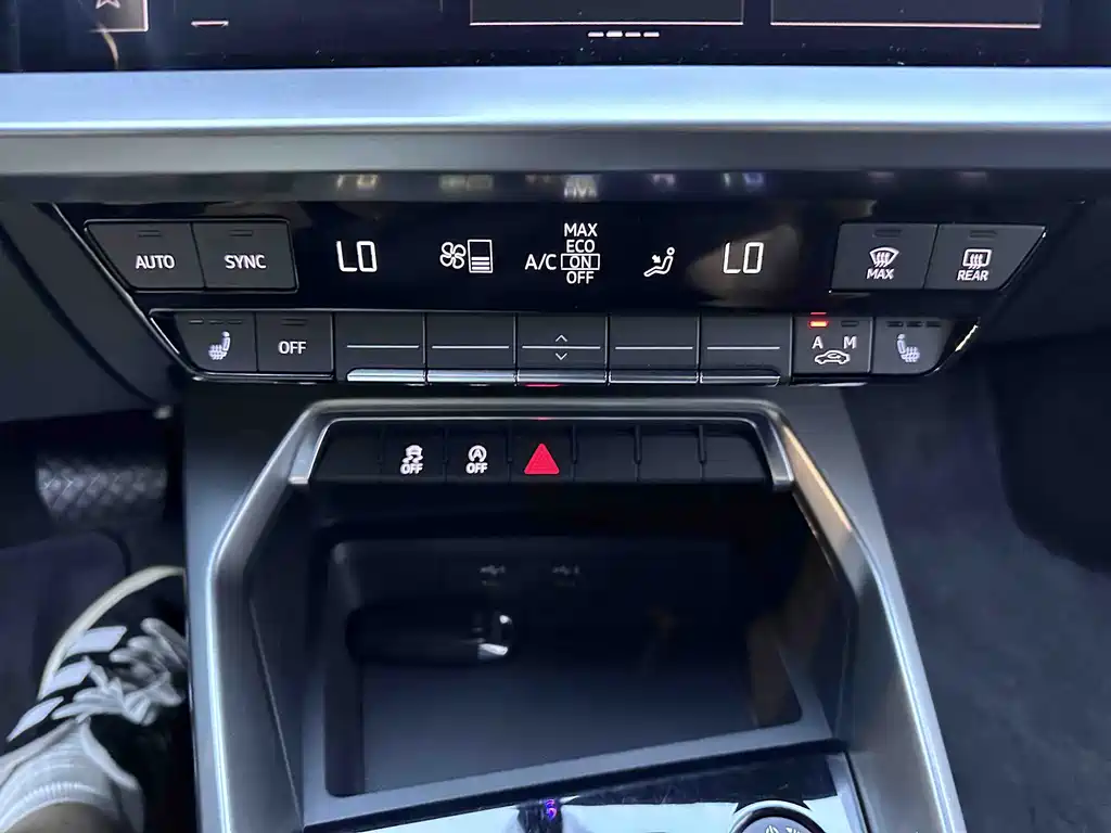 Audi A3 2023 — фото 12