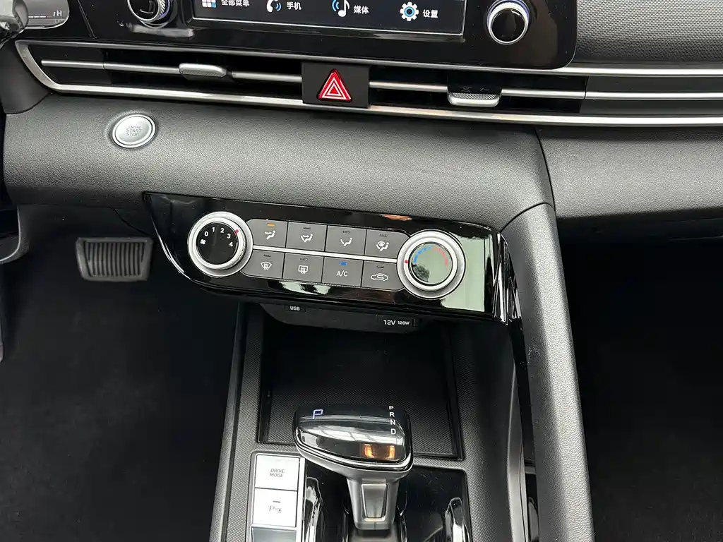 Hyundai Elantra 2023 — фото 16
