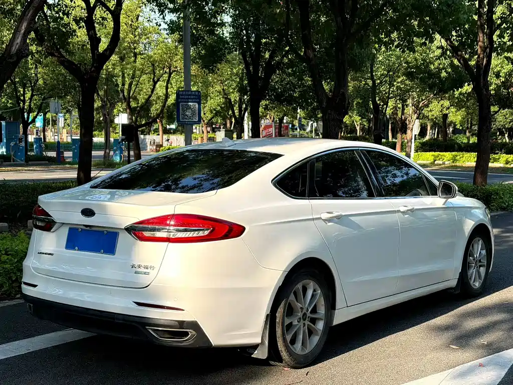 Ford Mondeo 2019 — фото 8