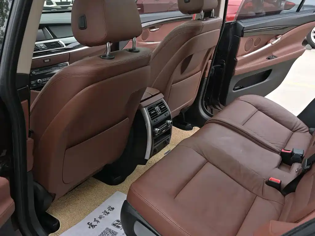 BMW 5 Series GT 2014 — фото 14