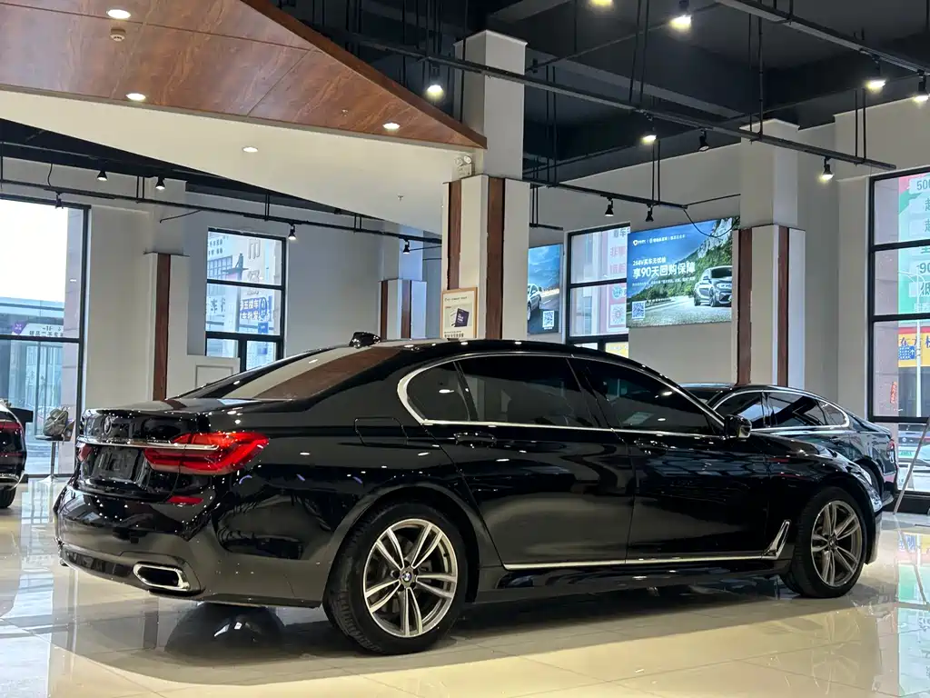 BMW 7 Series 2019 — фото 27