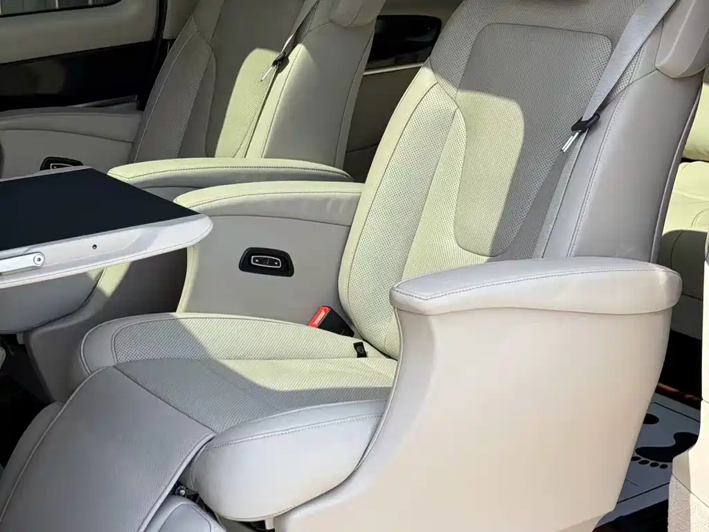Mercedes-Benz V-Class 2020 — фото 13