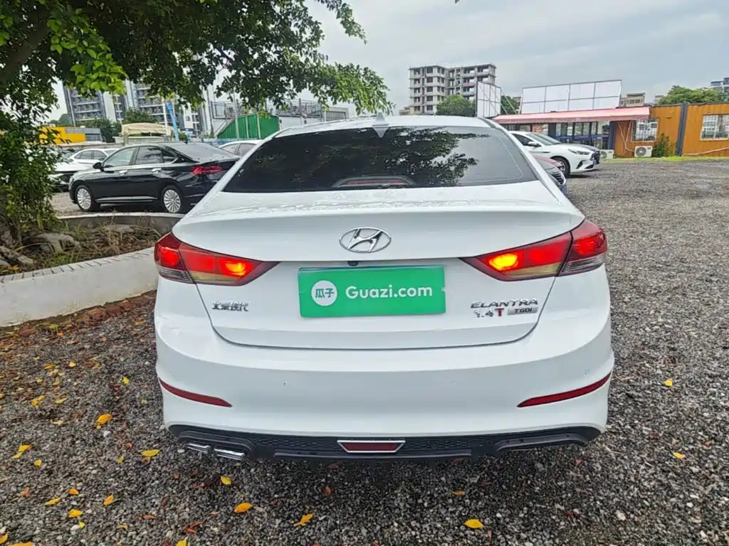 Hyundai Elantra 2019 — фото 6