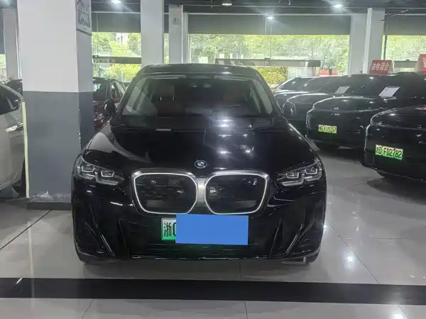 BMW iX3 2024