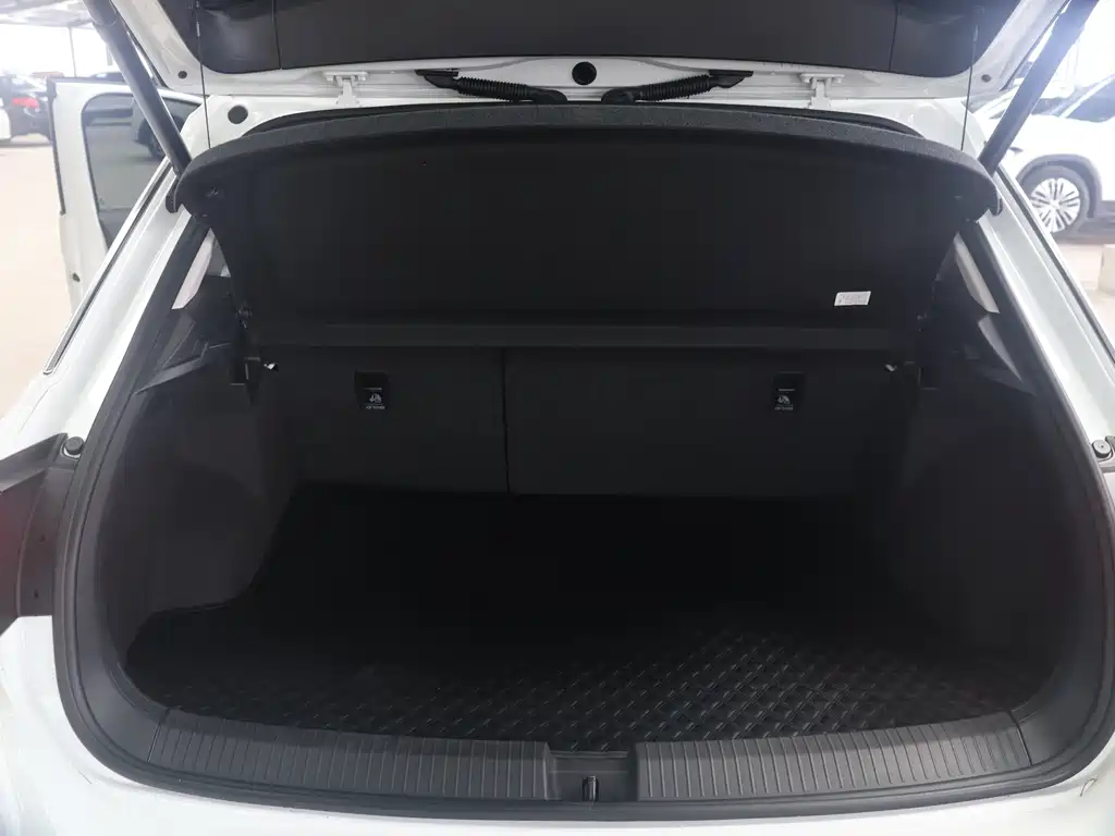 Volkswagen T-Roc 2023 — фото 17