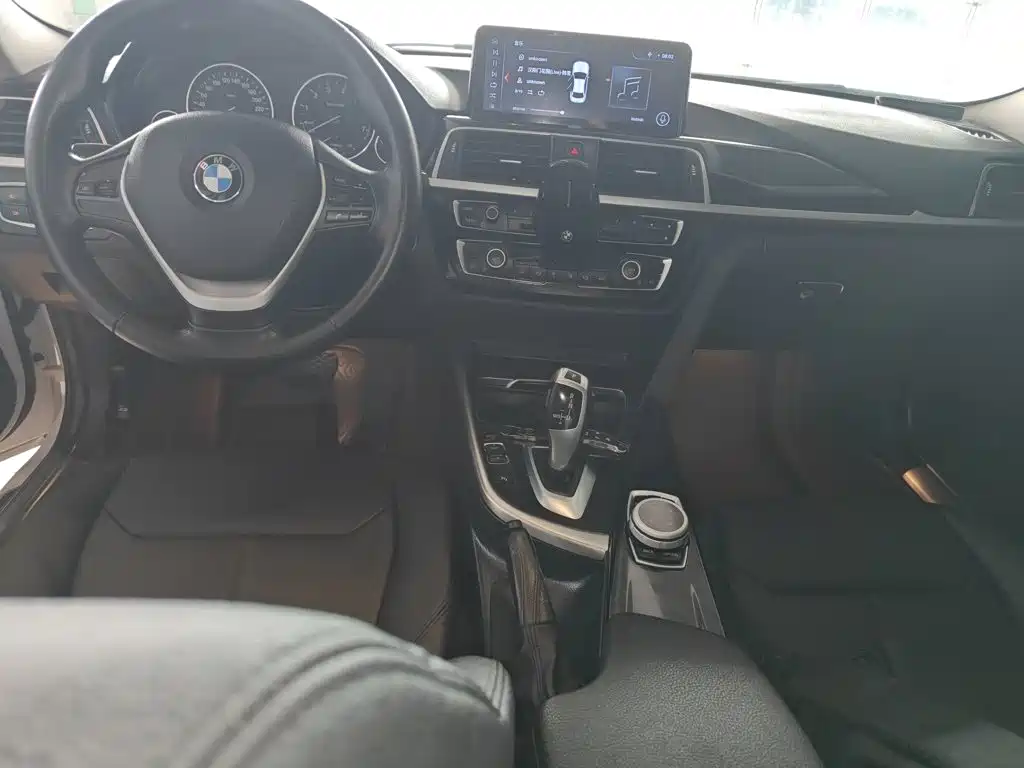 BMW 3 Series 2016 — фото 10